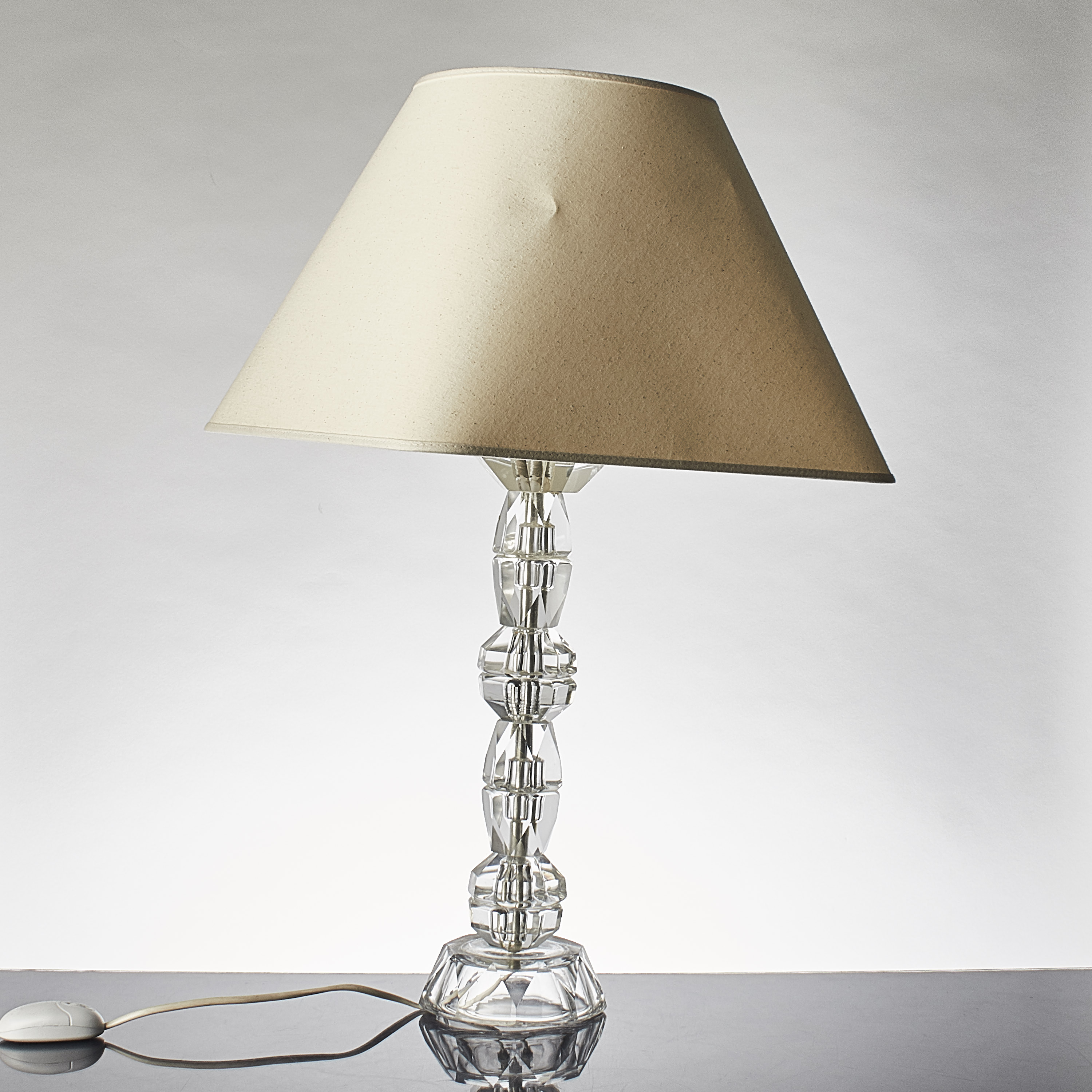 Bordslampa, Glas, Reijmyre Glasbruk. Höjd: ca 69cm. Metropol Bordslampa, Glas, Reijmyre Glasbruk. Höjd: ca 69cm. Metropol